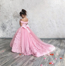 Load image into Gallery viewer, Pink Tulle Flower Girl Dress For Wedding Puffy Kids Pageant Gowns Off The Shoulder Backless Custom Made Vestidos Long Train Bow